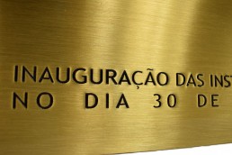 placa de inauguracao em latao