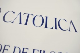 placa de sinaletica de impressao em plastico detalhe catolica